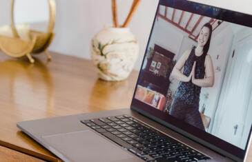 Personal training online yoga Stock image column