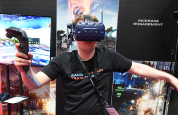 Technology 19Cv Trade Show Vr Column