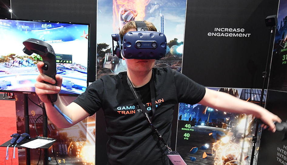 Technology 19Cv Trade Show Vr Column